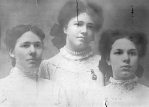 Reany sisters: left-Delia, center-Elizabeth, right-Dora