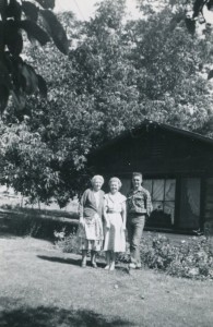 Delia, Evelyn, Gary 1953